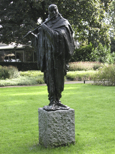 905690 Afbeelding van bronzen beeldhouwwerk 'Fluitspeler', van Jan van Luijn (1916-1995), in 1966 geplaatst in het ...